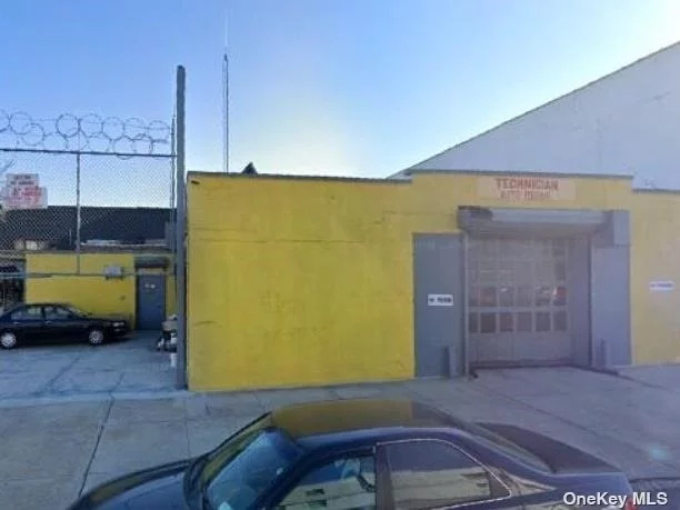 Corner lot. Currently being used as an automotive repair shop. Zoned M1-1. Max Comm. SqFT 4, 500 (Verify all info independently). Close to the BQE and GCP as well as the RFK bridge