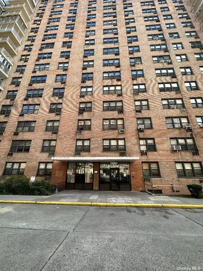Fully renovated Co-Op Building In The Center Of Downtown Flushing. Sunny And Bright. Facing South. Included All Utilities Except Electricity. Sublet Allowed. Doorman 12 Hours. Laundry In Basement. Close To Main Street. Buses #Q17, Q27, Q25, Q34, 10 Minutes Walk To Subway Station and Library. Convenient To All.