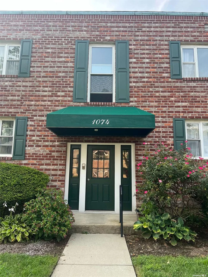 Lovely 1 Bedroom, 1 Bath Co-op on Parklike Grounds. New floors and freshly painted throughout. Updated Efficiency Kitchen. Sunny and Bright. Hardwood Floors in Living and Dining Room. Laundry on Premises. Parking Available. Near Major Highways and Shopping. Low Maintenance.