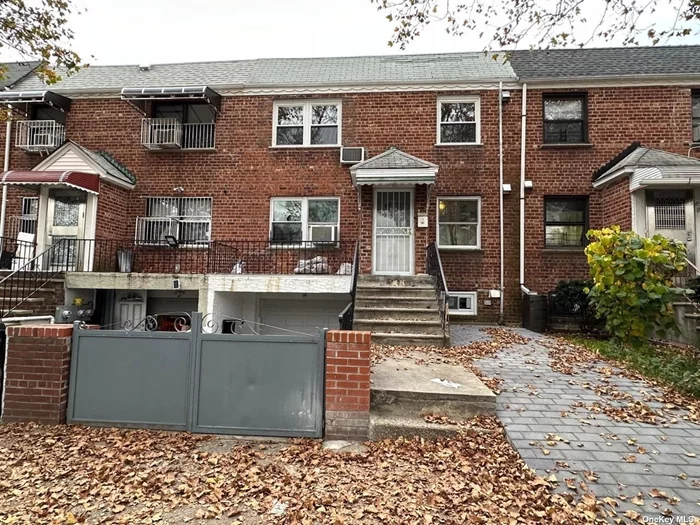 Huge two bedrooms one bath, newly updated , new windows, doors , new refrigerator, spacious living room, interior space 1000SF, one parking spot available. Q30, Q31downstairs , Q17 directly to Flushing main st. Nice apartment, call before it&rsquo;s gone.