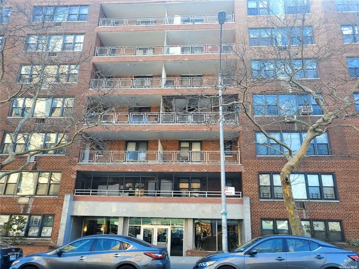 LOCATION! LOCATION! LOCATION! Beautiful Exterior Studio Co-Op. Unit Is On The First Floor, Hardwood Floors, Living Room, Sleeping Area,  Studio Ready And Available, Vacant!!!! Close To Bus, Shops, Schools, Restaurants and Major Highways.