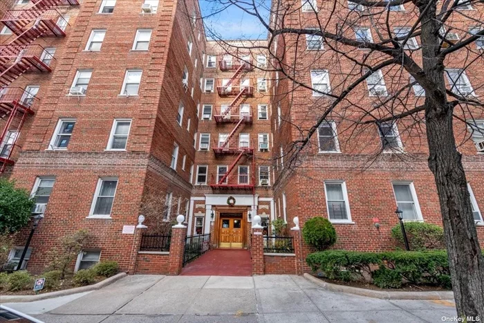 Sponsor Unit, No Board Approval. One Bedroom Co-Op In Well Maintained Building, Completely Renovated With Quartz Countertops and Stainless Steel Appliances. Located In The Heart Of Rego Park, Close To Transportation ( M/R trains at Queens Boulevard) All The Shopping, Live-in Super and laundry Room On-Site.