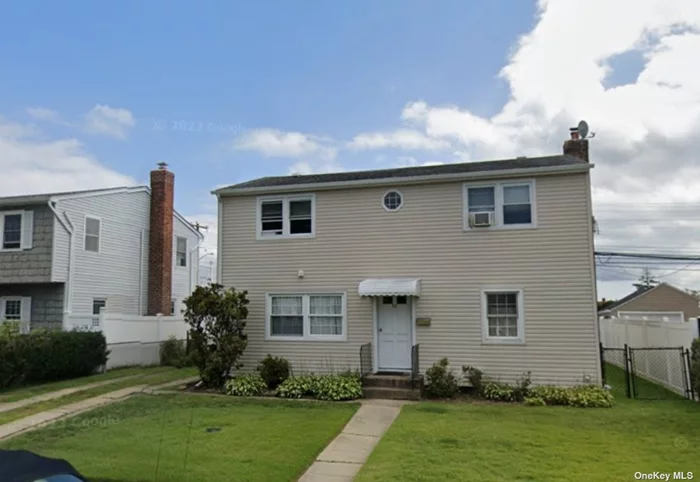 Won&rsquo;t Last! Spacious first floor apartment in the heart of Hicksville offering 3 bedrooms, 1 bath, kitchen and living room. Big backyard with deck. Basement has washer and dryer. Water and 2 spot parking included.