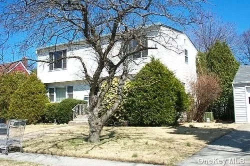 4 Br and 3 Full bath Colonial. Mineola schools. Home being sold as a short sale and is sold in As is condition. Home needs entire renovation.