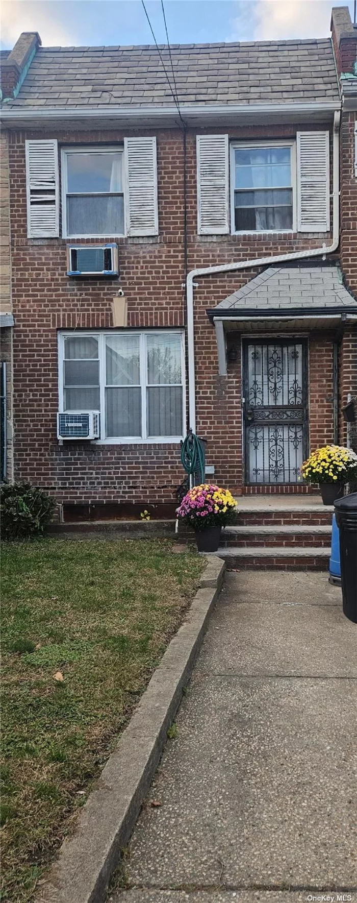 Welcome to this 2-bedroom, 1-home located in Forest Hills. This property features a Porch, 1 indoor garage + 2 parking spots(out). Close to shops, schools, trains, buses, restaurants and more!