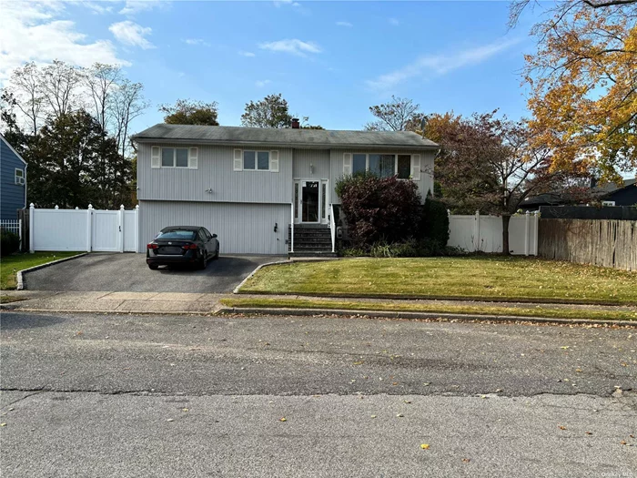 Welcome to this pristine Hi-Ranch home 4 bedrooms, 2.5 baths. Located close to park, schools, community college and shops on the North Brentwood area. Featuring hardwood floors throughout main floor and tile throughout downstair floor. Renovated bathrooms, Solar Panel, attic-drop stair, fenced patio, central air condition, thermopane windows and sprinkler system.