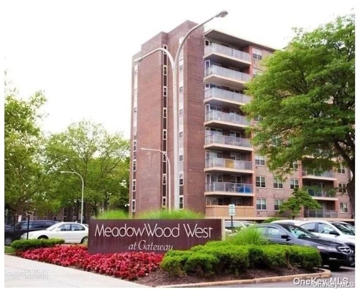 Meadowood is close to mass transit including local and express bus service, the 3, C and L subways, and the Long Island Railroad. It&rsquo;s also close to major highways-including the Belt Parkway-and minutes to Kennedy Airport. Gateway Center Mall at your doorstep with easy access to shopping, dining and entertainment.