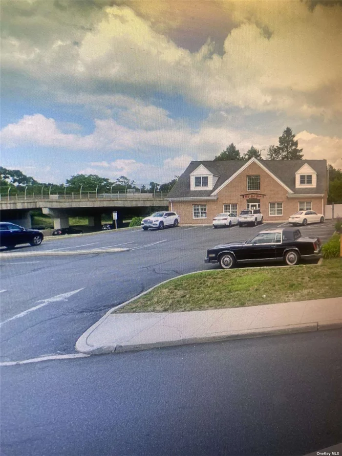 Exceptional commercial rental available-main highway location-Sunrise Highway, East Islip, south service road-3500 square feet-possible business opportunity