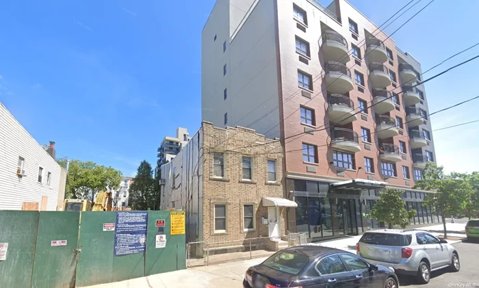 Excellent development opportunity primarily surrounded by all new luxury hi-rises. Property being delivered vacant. Great opportunity for up and coming developers looking to break into the Astoria development market.