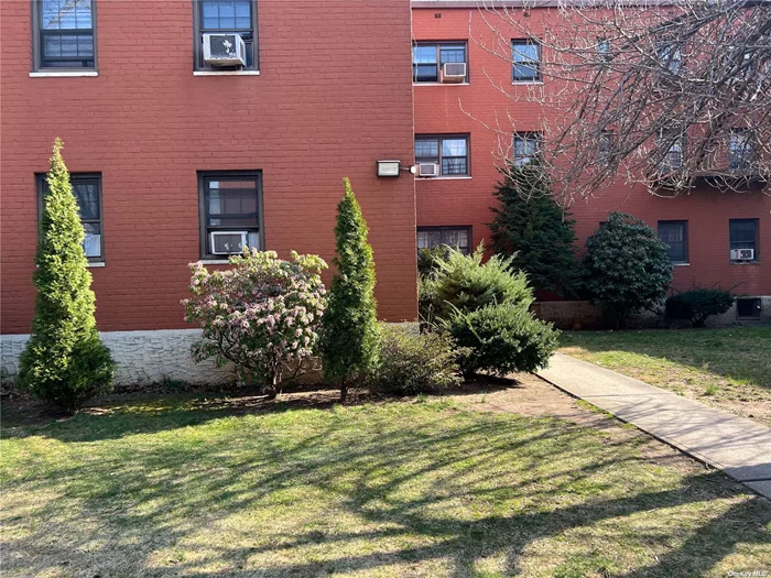 You can buy this bright, sunny, move-in ready 2 Br coop apt for just 10% down. Unit is located on the 3rd floor of a quiet Garden Style Coop development. Bus stop is right outside the door. Close to schools, shopping plaza by Union tpke and situated between GCP and the LIE.