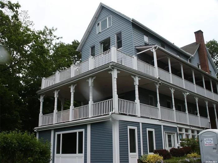 Fab water view apartment in historic apartment building overlooking Hempstead Harbor. Living Room with views to CT. Home Office, Eat-in-Kitchen, Bedroom. All updated and freshly painted. Private parking, All utilities included!