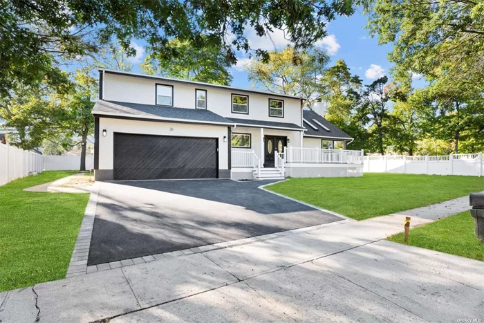 HUGE BEAUTIFULLY RENOVATED HOUSE IN THE BEST LOCATION IN NORTH PORT! EVERYTHING IS MODERN AND THE RENOVATION FINIS HINGS ARE FLAWLESS. WILL NOT LAST!