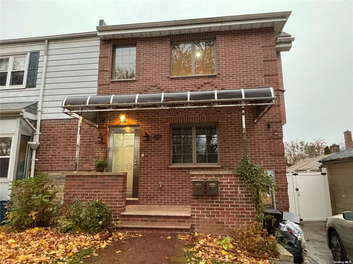 Nice area, walk to Oakland Lake Park, walk to PS 203, QCC, and Cardozo HS, Excellent #26 SD. Apartment with a lots of windows, recently renovation. easy for street parking.