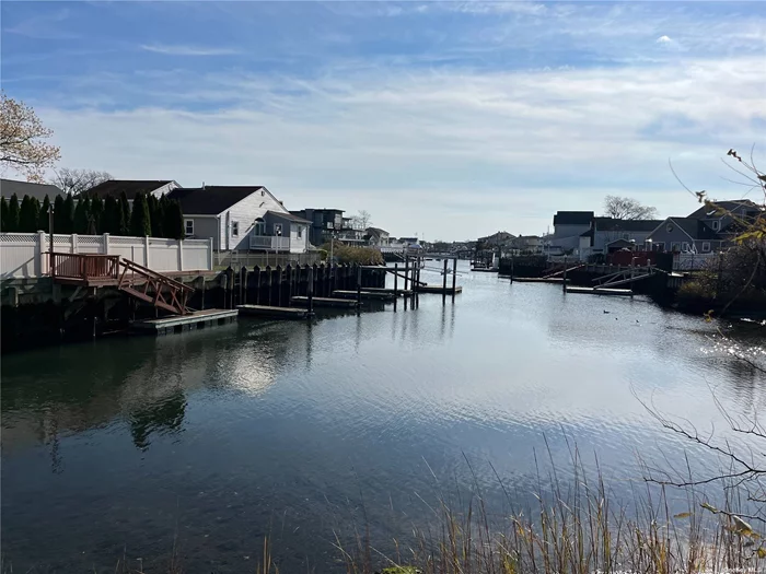Waterfront Land for Residential. Ideal for any boat lover. Huge piece of property includes lots #146 (size 130 X 103) and Lot #279 (22x167). Great location-Bedell Creek & Waudena.