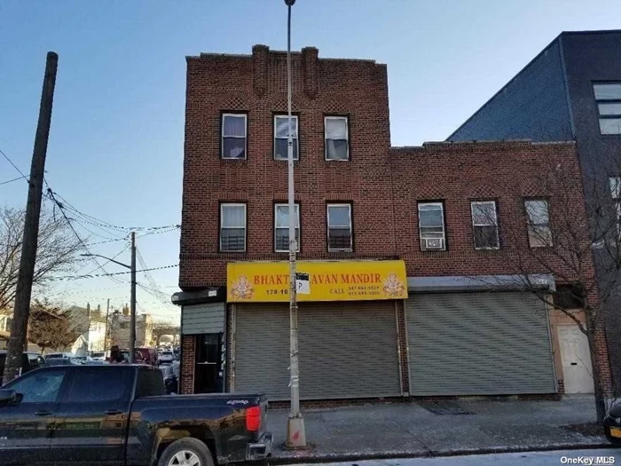 Corner property; 1000 sq ft for rent; Currently used as an event&rsquo;s venue; can be used as a deli, pharmacy, office, etc. Heavy foot and car traffic on busy Jamaica Ave.