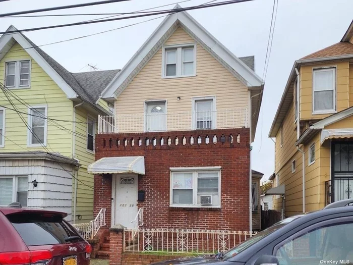 Great investment opportunity. Easy 46, 000 income with existing tenants. Rents can be raised. No lease. A must see if you are in the market for an investment opportunity...more than 5% cap rate + potential for 6.5% cap rate. HOUSE IS BEING SOLD AS AN INVESTMENT.