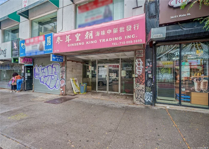 Prime location retail store for lease in Flushing Queens. First on the market for decade. Ground level 1100 sqft plus additional 900 sqft basement space. Surrounded with multiple national tenant. Heavy foot traffic . The space is fully built out , available NOW ! Walking distance to #7 train, close to all .