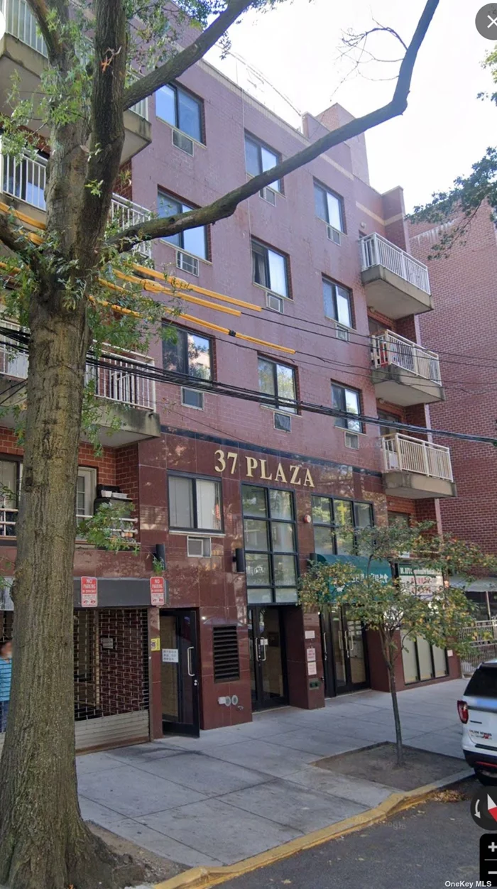 Beautiful Studio with balcony. Center located in downtown Flushing area. Convenient Living and transportation! 5 minute walking distance to 7 Train. 2011 Building. Still in years tax abatement. Close to all restaurants, supermarket, and all the shopping stores. Low maintenance. Good rental income. Own washer and dryer in the unit