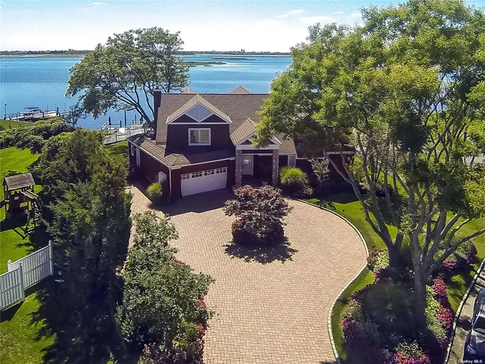 A Dream Home At Its Finest. Welcome Into This Dreamy 4 Brm 5.5 Bath Open Flow Modern Home That Offers All Of The Luxury Amenities From Boating, To Entertaining By The Pool With Picture Perfect Views Or Just To Enjoy A Glass Of Wine By The Fireplace Overlooking The Water Views Of An Open Bay. And Much More....