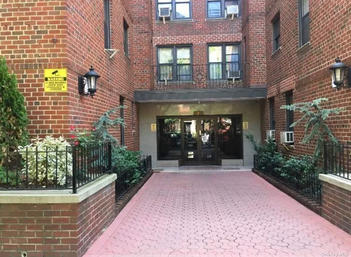 Spacious studio features separate kitchen area with stainless steel appliances, good cabinet space and good closet space . Hardwood floors and recently renovated bathroom !
