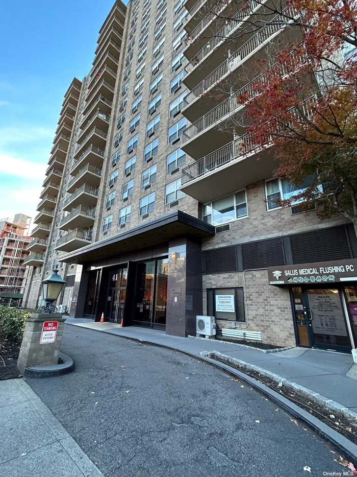 This spacious 1 BR/1 Bath Condo is CLOSE to ALL. Nearby All buses, subway stations, LIRR, Banks, Restaurants/Cafe, and Supermarkets. Washer and Dryer available in the building with doorman for extra security. Full Kitchen and Bathroom with updated flooring.