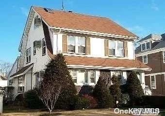 Large Two Level 2 Bedroom, Large Living Room, Eat In Kitchen, Open & Bright Apartment, Walk Up Attic/ Office. Close To Lirr & Public Transportation. Garage Parking Additional $100 per month
