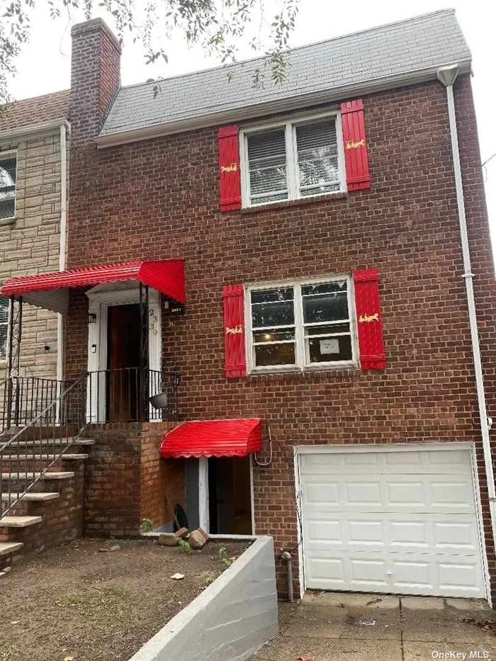 Spacious 2 Bedroom Apartment available with access to a beautiful back yard. Close to LGA Airport, Buses, Shopping, Shopping, Schools and more. Welcome to East Elmhurst.