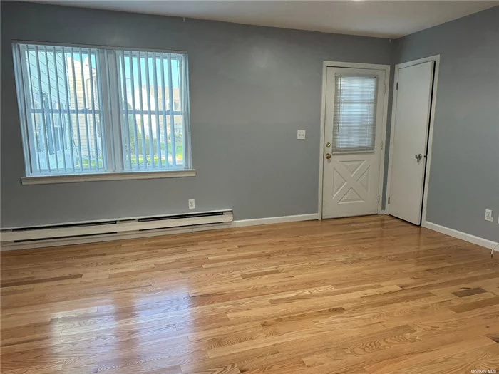 Conviently located in proximity to transportation, school, and downtown. Ground floor unit with 1 full bedroom and an office/den. Ample closets and a spacious living room. Beautiful hardwood floors and a bright airy feel.