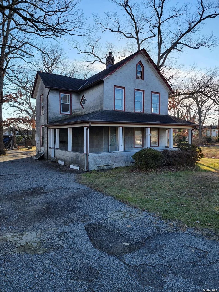 Attention all developers! Nearly a full acre (0.92) of land on Jerusalem Ave and Newbridge Road. Zoned for general business and multi-family use. A two-family home built in 1888 stands on this beautiful prime location to build retail, homes or commercial office space. This 4BR/2BA duplex has a 3/4 unfinished basement can be restored to it&rsquo;s original beauty or leveled to make room for your building project. Next to Dime Savings Bank and across the street from BOCES.