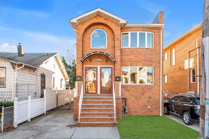 Spacious fully renovated 2 family house built in 2015. Full of sunshine. Featured with central air, h/w floor, detached garage. Close to school, shops, restaurants and all local stores. Public transformation: Q15.