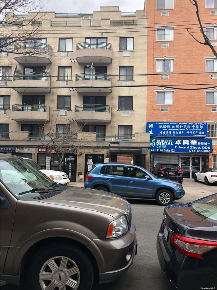 located on Down town Flushing. 2 Bedrooms/2 Baths apt with 1 Parking space. Don&rsquo;t miss.