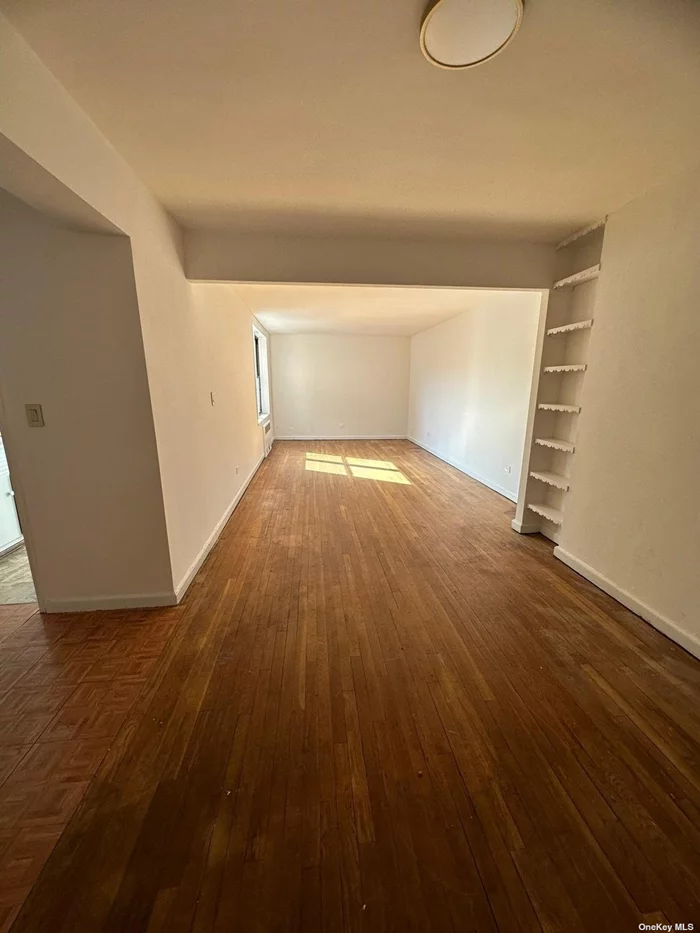 One bedroom apartment located in Jackson Heights. Spacious living room, dining room, large bedroom, kitchen and bathroom with windows. Maintenance includes all utilities. Building also includes a common laundry room and storage. Close to supermarkets, restaurants, parks and shopping. Excellent choice.