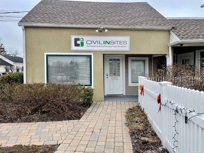 Sunny 310sqft office/dry retail space in the heart of Sayville. Electric heat, tenant pays electric.