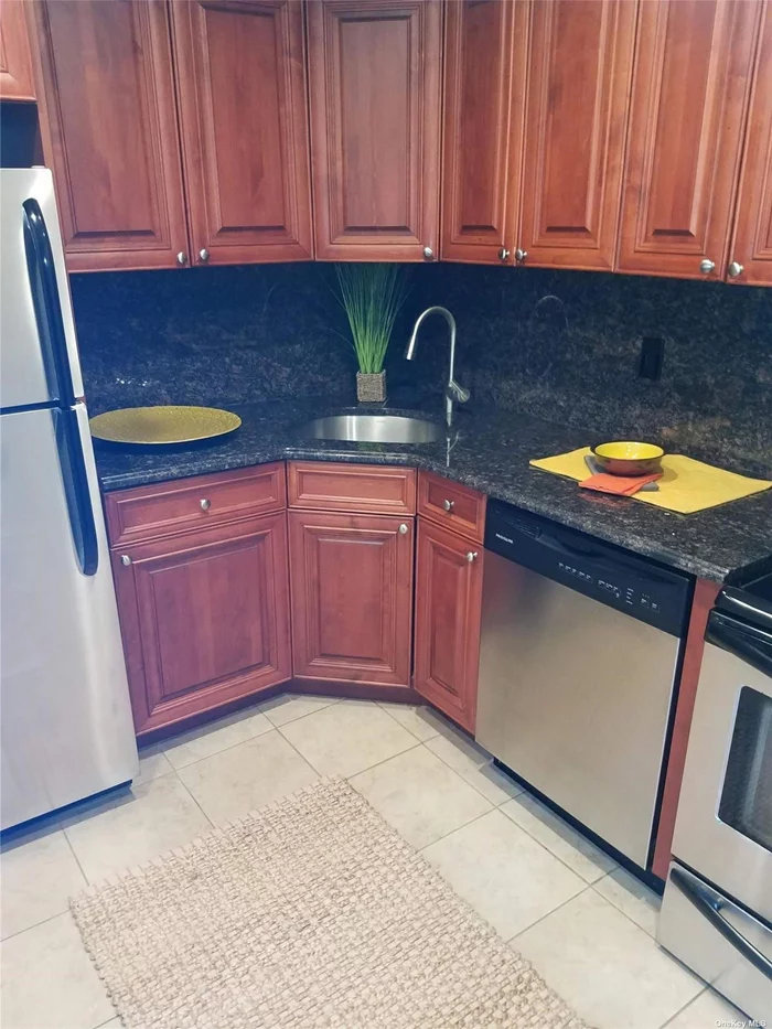 **Ask About Our Rent Specials*. $99 Sec.Dep Special*. Restrictions Apply** Villa Style, Single Story Luxury Studio, 1 & 2 Bedrooms.New Kitchens With Tuscan Style Cabinetry W/ Stls Stl Appl Including Dishwasher & Microwave, A/C.Minutes From Lirr.Walk To Shopping, Library, Heckscher Park & Connetquot State Park.Convenient To Sunrise Hwy, Montauk Hwy And Southern State Pkwy. Prices/policies subject to change without notice.