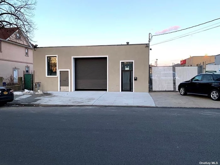 Warehouse with drive in door on a double wide street. Renovated warehouse plus office for lease. Description: -3200 SF warehouse -, 16&rsquo; x 100&rsquo; -14&rsquo; ceiling, 12&rsquo; clear -one drive-in door, 12&rsquo; x 12&rsquo; -2 bathrooms. -no columns -remote auto gate door -gas blower -office +/-100 SF -lots of windows, natural light -sensor lighting -2 egresses. Featured Commercial Lease/Rentals.