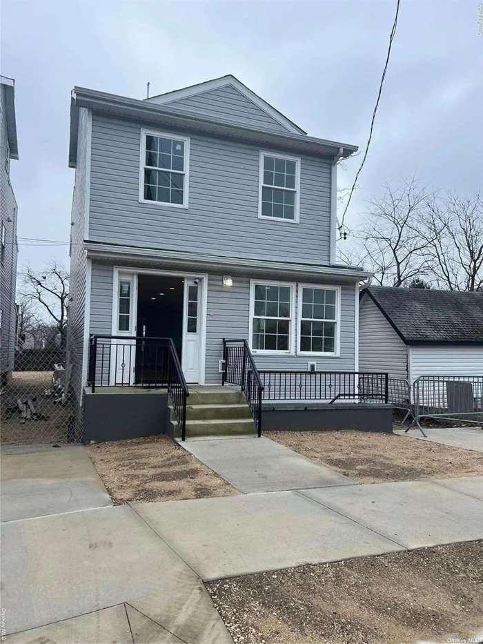Beautiful new construction home in a prime location in Far Rockaway. 5 bedrooms and 3.5 bathrooms.