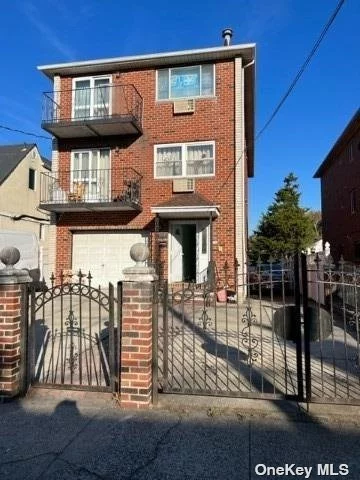 Detached Brick House with two apartment 1 bedroom each, living dinning room, kitchen, bathroom.  Two apartment with 3 bedroom 2 bathroomeach, living-dinning room, kitchen, balcone.  Basement totally finnished, laundry, boiler room. Backyard