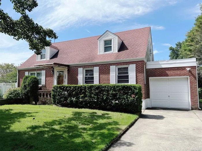 Located in the heart of New Hyde Park! A full house rental- 4beds/2baths with a full finished basement! Large backyard, garage & private driveway.  Close to park, railroad, shops, school, & public transportation.  Come check this out before its too late!