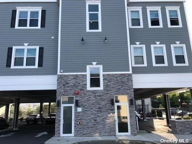 Move right in to this Young Luxury 594 sqft Studio Apartment in the Heart of the Village of Farmingdale. Washer/Dryer in Each Unit. Elevator, Assigned Parking, Stainless Steel Appliances. Close to Shops, Restaurants and Public Transportation. Pets Under 20lbs. Allowed.