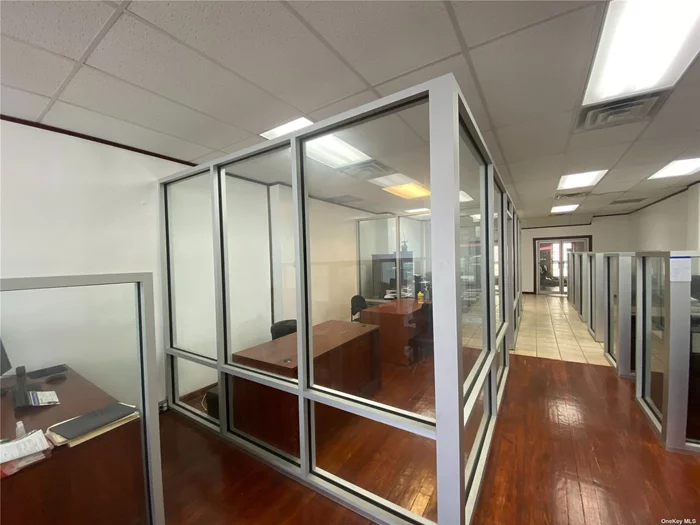 Office space and cubical for rent included high speed internet service, heating, electric and gas-single desk space $500.00, duble desk space with private door $1, 000.00, plus one private office space for $1, 500.00. ***Good for attorneys, mortgage brokers, insurnace office, accountant, etc***