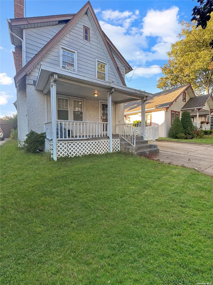 Charming expanded cape in the heart of Floral Park, nestled on a generous 40x100 lot. With over 1, 500 square feet of living space. Information estimated not guaranteed this home offers the potential for 4 bedrooms, 2 bathrooms, and a full basement.