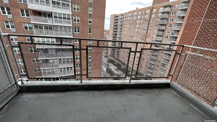 Flushing Carlyle Tower B Coop Owner Occupied Brighten One Bedroom 11th Floor with Balcony. One Block to Main St, Near Supermarkets, Buses Q17, Q25, Q34, Q27, Q20A, Q20B, Post Office, Banks...