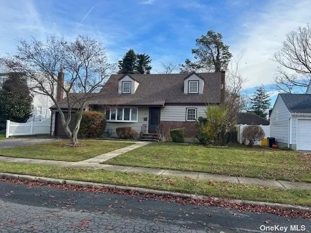 Beautifull Home in the heart of Massapequa Park, Brand New Eat in Kitchen, updated baths , hardwood floors, fenced in yard , deck off kitchen, 1car garage full basement with washer/dryer hook ups