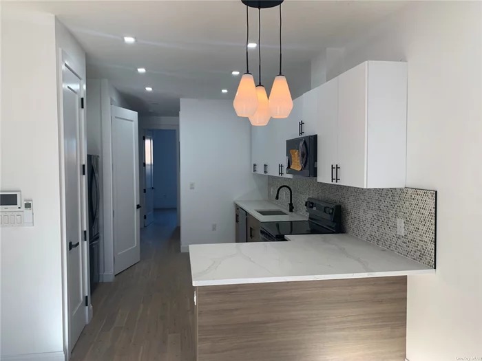 NEWLY RENOVATED THREE BEDROOM, TWO FULL BATHROOM , OPEN PLAN KITCHEN WITH GRANITE COUNTER TOP , BRAND NEW STAINLESS STEEL APPLIANCES, IN APARTMENT WASHER AND DRYER