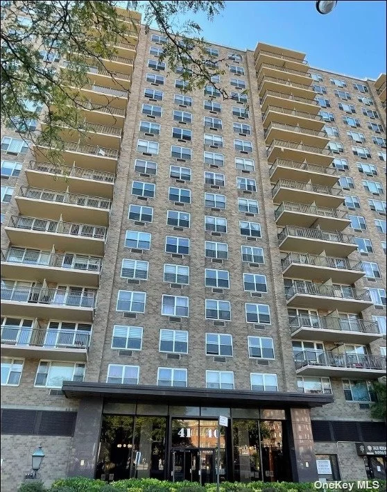 !!!Prime Location! Center of Downtown Flushing! Well maintained elevator Condo! Near LIRR, 7 Train, Buses, Post Office, Shopping...Near All! 24/7 Doorman, Live-in Super, Monthly parking garage right next to the building! Large Br & Lr, Lots of closet space, Hardwood floor, AC/Heating units new in Aug.2023! Laundromat in the prmise, Facing south/west exposure, Corner unit with street view,  Plenty of sunlight,  Common charge includes all utilites except the electric,  Great for Investment or Self living!!!