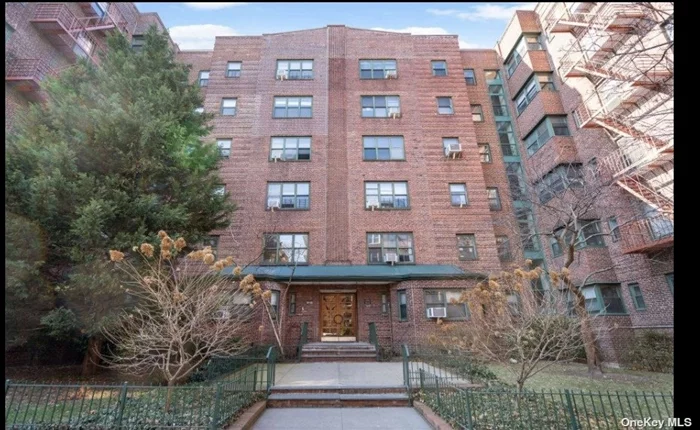 This beautiful 1Br unit is move-in ready, making it easy for you to settle in and begin enjoying all the comforts of your new home. It features a wonderful windowed bonus room which can be used as a gym, dining room or office. The hardwood floors throughout the entire unit add a touch of elegance to each room which offer views of the garden. This pet friendly building is conveniently located in the very sought after Historic & very diverse area of Jackson Heights. Just walking distance to the E, F, M, R and 7 trains as well as the local and express buses, your commute will be so easy whether you work in Manhattan, LI or locally. Just steps to restaurants, schools, shopping & all points of interest. Every Sunday of the year at 34th Ave and 79th Street, GrowNYC hosts a farmer&rsquo;s market from 8:00am to 3:00pm where you can find a great selection of fruit, vegetables, eggs, fish, honey, chicken, & it&rsquo;s a great place to just meet up with neighbors to enjoy the day.