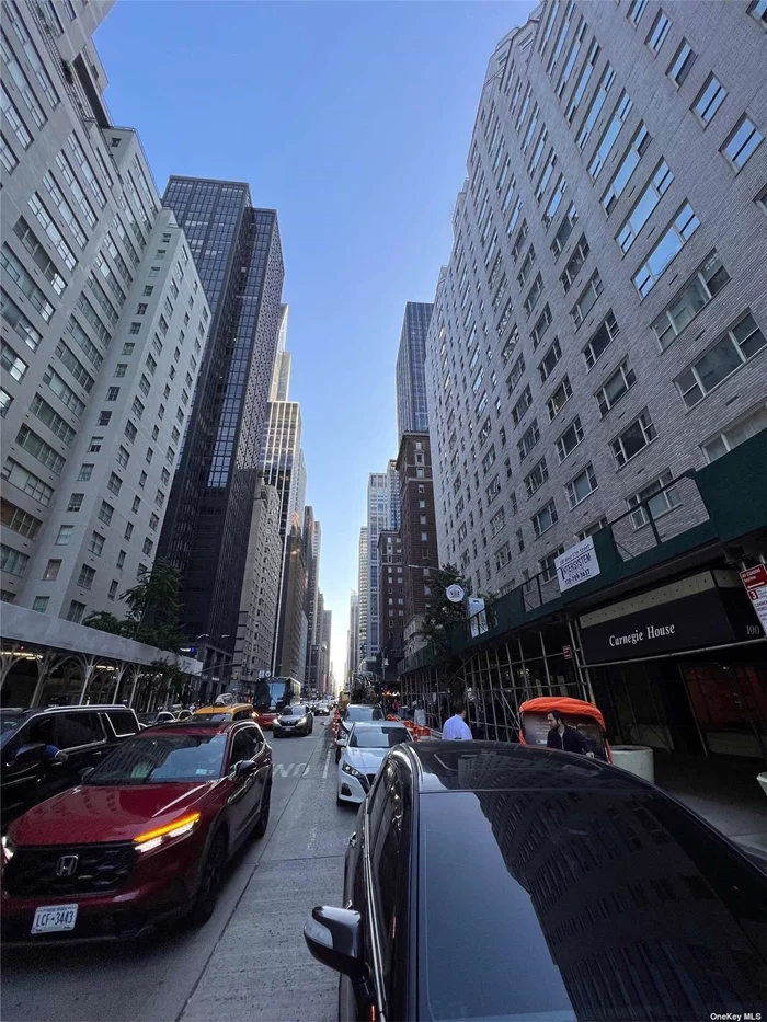 Welcome to this amazing 1 bedroom, 1 bathroom located in Manhattan, New York! The unit is on the second level, featuring a living room, efficiency kitchen, large 1 bedroom, and full 1 bathroom! Close to all!