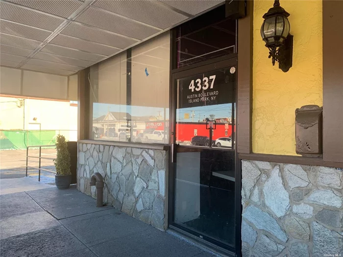 Commercial Storefront Rental Suitable For Business or Retail. High Ceilings, Full Bath, 20 Shared Parking Spaces, 5 Year Lease With 6% Yearly Increases. 25% of Any Tax Increases. Tenant Insurance Required. High Traffic Area With Multiple Businesses & 20 Shared Parking Spots.