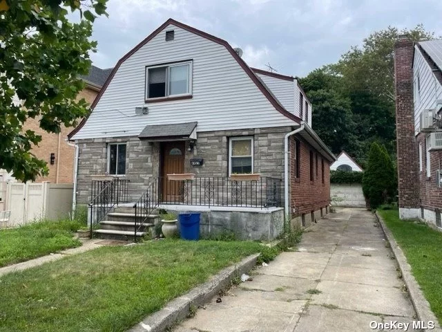 Fresh Meadows, 3 Bedrooms 2 Full Bath With Finished Basement With Washer & Dryer For Rent. Driveway & oversized backyard included. Conveniently located close to shopping , transportation & house of worships. District 26!!!