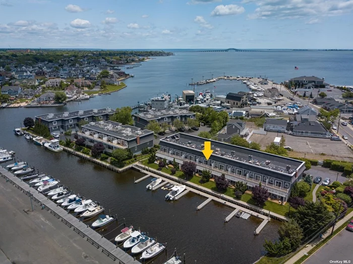 Boater&rsquo;s Dream! Stunning 2300 S/F Waterfront Townhome Features 4Br, 3Ba, Large Granite/Ss Kitchen, H/W Flooring Throughout. Tons Of Natural Light, Huge Master With Fp, Wic, Spa Bath And Balcony Overlooking The Water. Deeded Boat Slip Right Out The Sliding Door! Close To All The Village Has To Offer. No Damage From Sandy 8Ft Elevation! Deeded Slip $667.65 completely renovated 2020